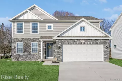 2027 Stillwater Dr, Davison, MI 48423