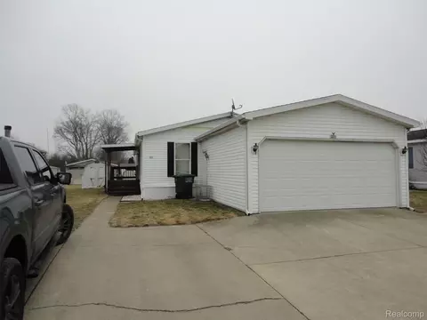 271 Bluestem Rd, Erie, MI 48133