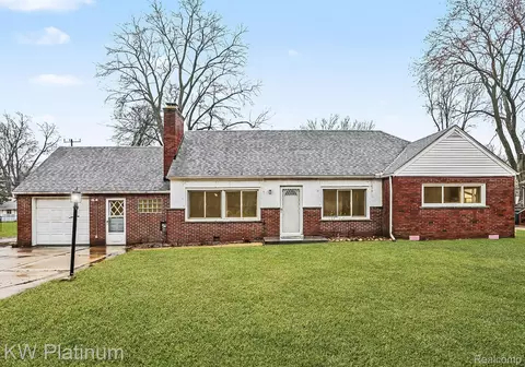 8320 Russell St, Shelby Township, MI 48317