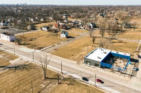 8911 Kercheval St, Detroit, MI 48214