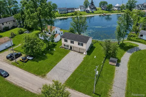 6198 Brancheau Rd, Newport, MI 48166
