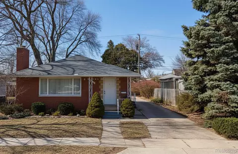 734 N Monroe St, Monroe, MI 48162