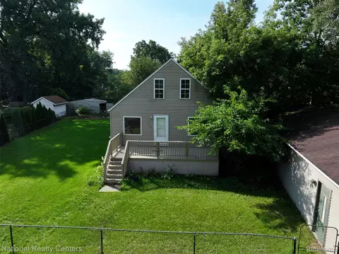 Exterior - 3148 Carr St, Flint, MI 48506 photo 2 of 3