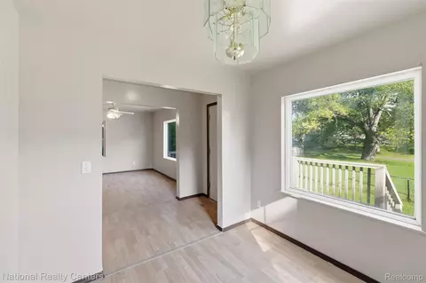 Entry Way - 3148 Carr St, Flint, MI 48506 photo 3 of 5