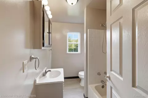 Bath - 3148 Carr St, Flint, MI 48506 photo 1 of 1