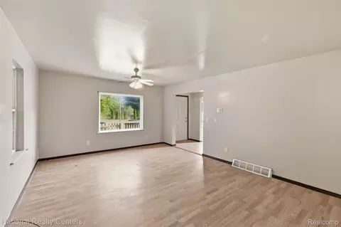 Living - 3148 Carr St, Flint, MI 48506 photo 2 of 2