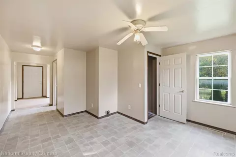 Entry Way - 3148 Carr St, Flint, MI 48506 photo 4 of 5