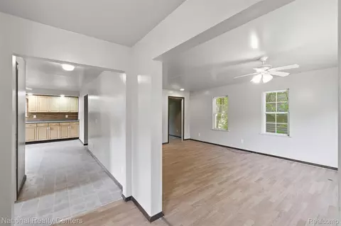 Entry Way - 3148 Carr St, Flint, MI 48506 photo 2 of 5
