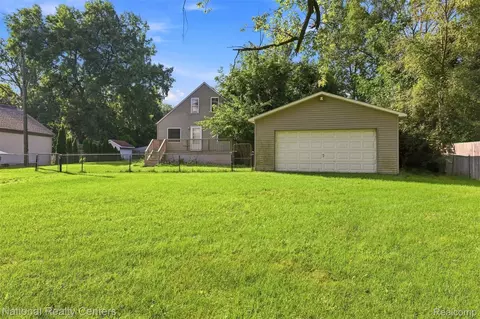 Exterior - 3148 Carr St, Flint, MI 48506 photo 3 of 3