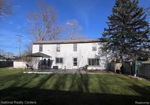 26 Turrill Ave, Lapeer, MI 48446