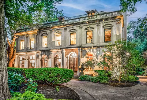 2150 Iroquois St, Detroit, MI 48201