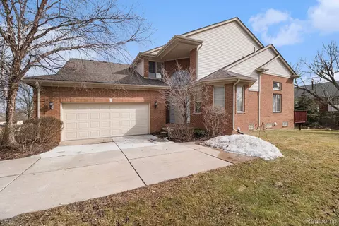 1028 Maya Ct, Troy, MI 48085