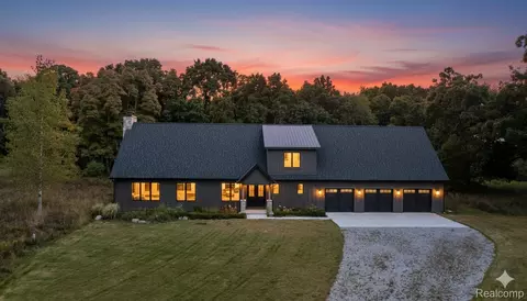 1956 Percy Ln, Highland, MI 48357