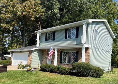 321 Terrace Dr, Flushing, MI 48433
