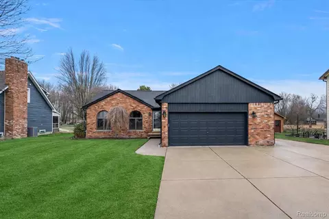 51604 Base St, New Baltimore, MI 48047
