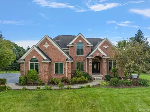 190 Sequoia Ln, Addison, MI 48367