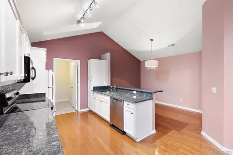Kitchen - 45765 Cagney Dr, Macomb, MI 48044 photo 3 of 5