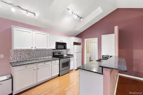 Kitchen - 45765 Cagney Dr, Macomb, MI 48044 photo 2 of 5
