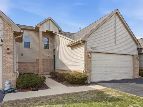 24541 Pine Village Blvd #54, Oak Park, MI 48237