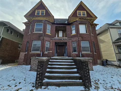 691 Clairmount St, Detroit, MI 48202