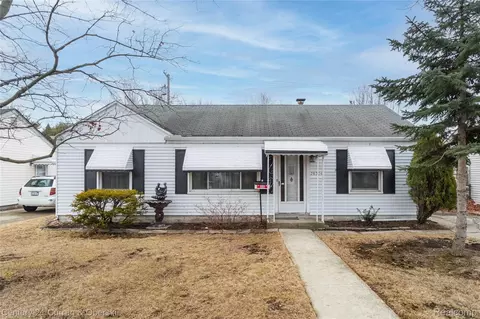 26304 Barnes St, Roseville, MI 48066