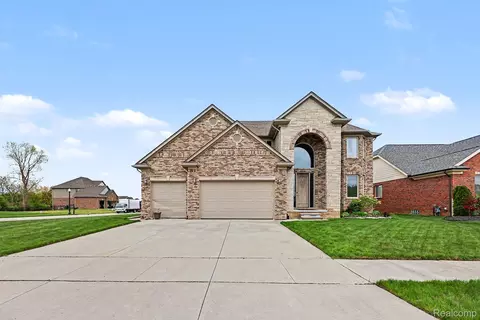 17198 Chianti Ct, Macomb, MI 48042