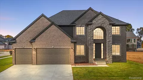 50437 Mistwood Dr, Macomb, MI 48042