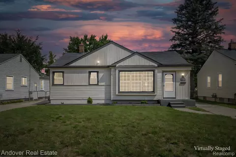 30924 Barton St, Garden City, MI 48135