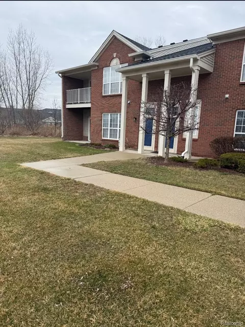 51561 Stern Ln #147, Chesterfield, MI 48051