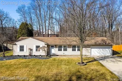 53225 Luann Dr, Shelby Township, MI 48316