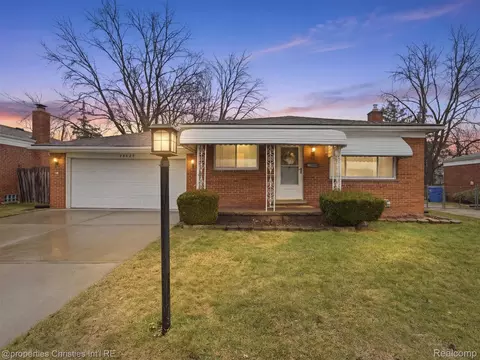26628 Richard Dr, Warren, MI 48089