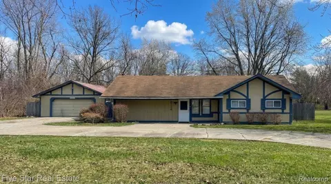 21136 Randall St, Farmington Hills, MI 48336