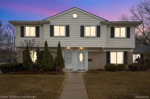 38088 Sherwood St, Westland, MI 48185