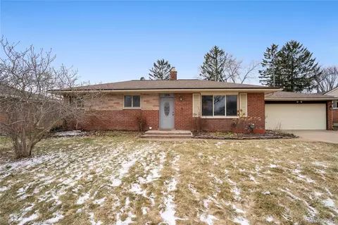 1339 Edgeorge St, Waterford, MI 48327
