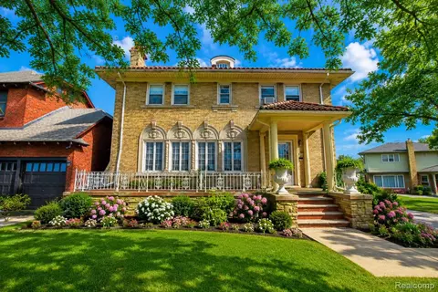 87 Biddle Ave, Wyandotte, MI 48192