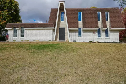 6578 Greene Haven Dr, Independence, MI 48348