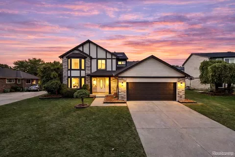 2116 Hidden Trail Dr, Sterling Heights, MI 48314