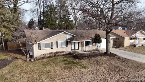24065 Rockingham St, Southfield, MI 48033