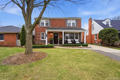 373 Hillcrest Ave, Grosse Pointe Farms, MI 48236