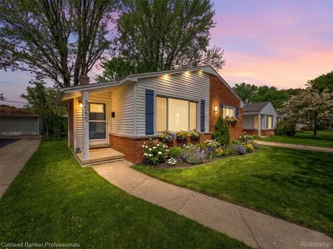 3050 Sylvan Dr, Royal Oak, MI 48073
