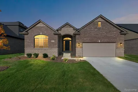 56667 Via Bellano #32, Macomb, MI 48042