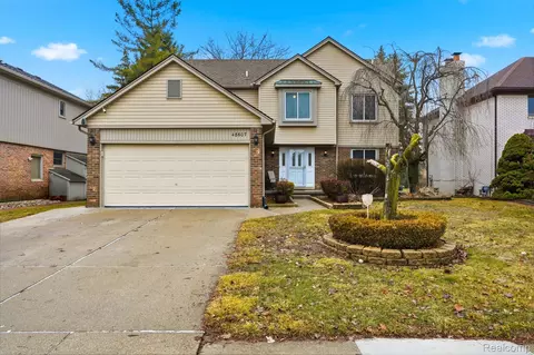 48607 Presidential Dr, Macomb, MI 48044