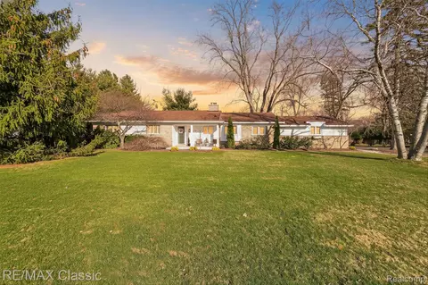 4731 Pickering Rd, Bloomfield Hills, MI 48301