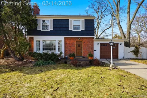 2211 Crooks Rd, Royal Oak, MI 48073
