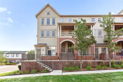 208 Amys Walk, Auburn Hills, MI 48326