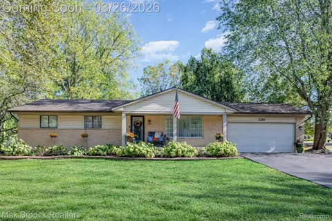 2261 Avondale St, Sylvan Lake, MI 48320