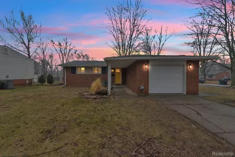 27445 Doreen St, Farmington Hills, MI 48336