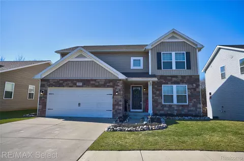2075 Stillwater Dr, Davison, MI 48423