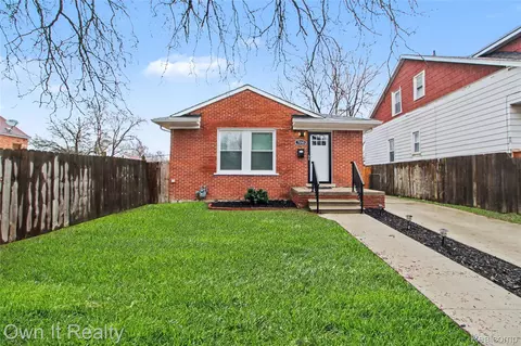 7260 Warwick St, Detroit, MI 48228