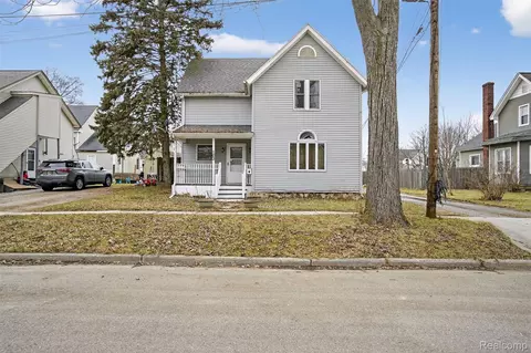 103 N Mackinaw St, Durand, MI 48429